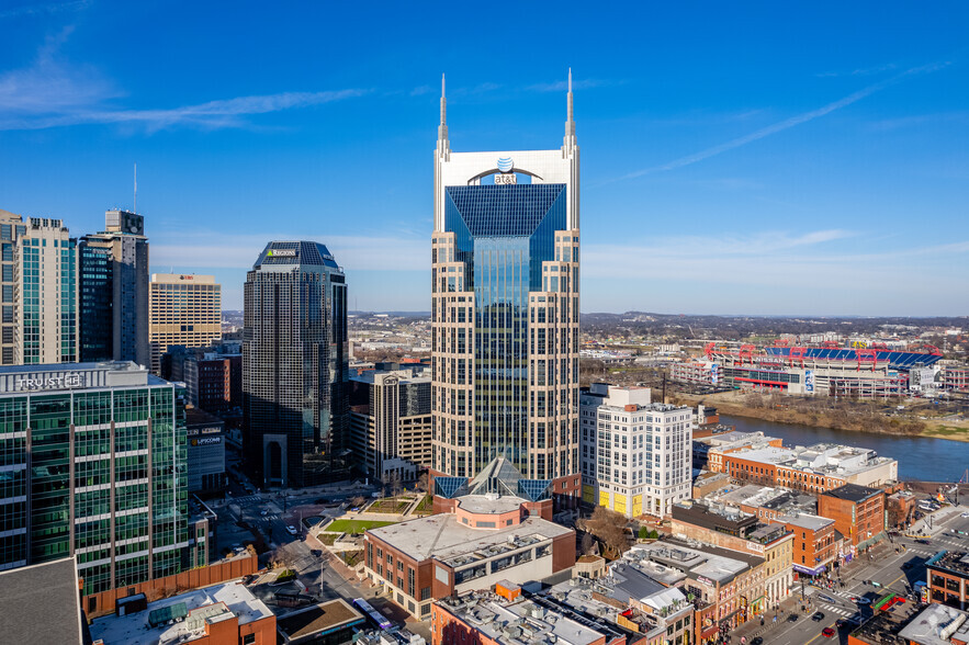 333 Commerce St, Nashville, TN en alquiler - Foto del edificio - Imagen 1 de 51