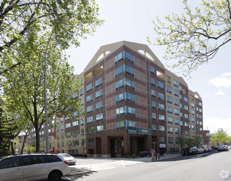 7102 Park Ave, Fresh Meadows, NY en alquiler - Foto del edificio - Imagen 2 de 12