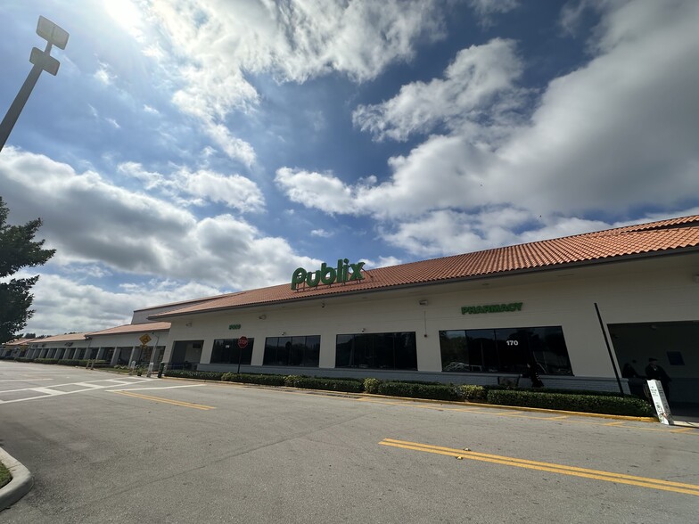 12550 Pines Blvd, Pembroke Pines, FL en alquiler - Foto del edificio - Imagen 3 de 7