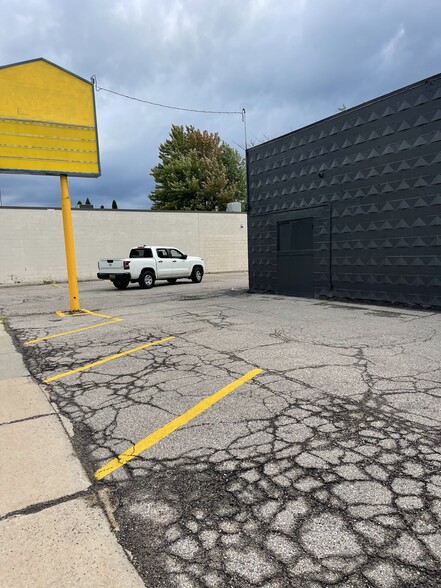 22500 Harper Ave, Saint Clair Shores, MI en venta - Foto del edificio - Imagen 3 de 5