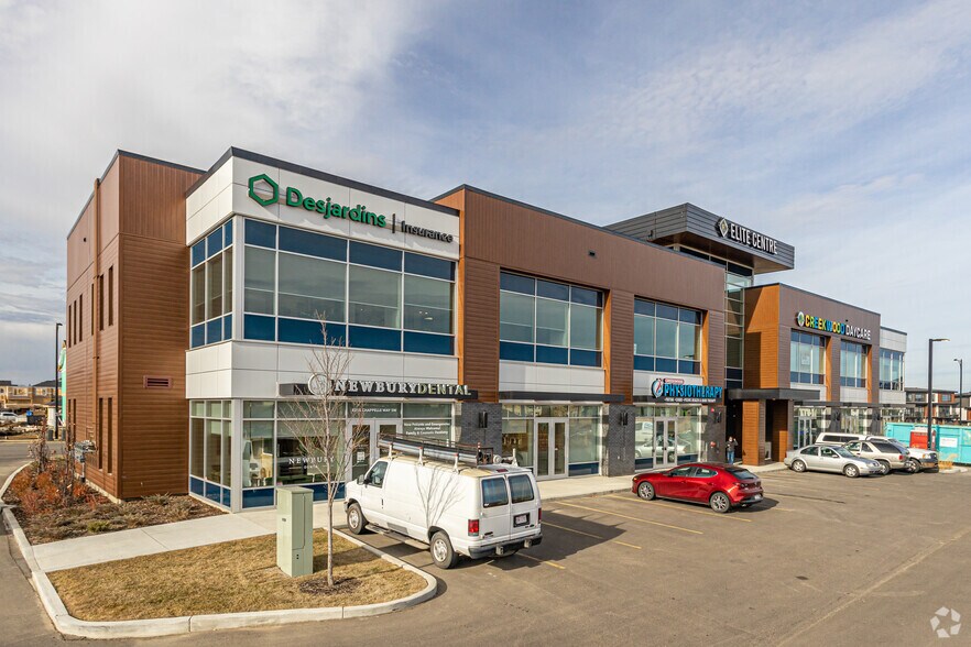 8305 Chappelle Way SW, Edmonton, AB en alquiler - Foto del edificio - Imagen 1 de 10