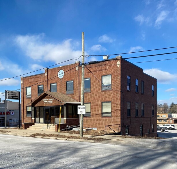 111 E Van Emmon St, Yorkville, IL en alquiler - Foto del edificio - Imagen 2 de 4