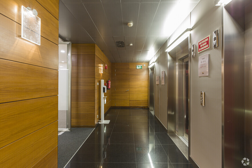 Plaza de la Lealtad, 4, Madrid, Madrid en alquiler - Foto del edificio - Imagen 3 de 5