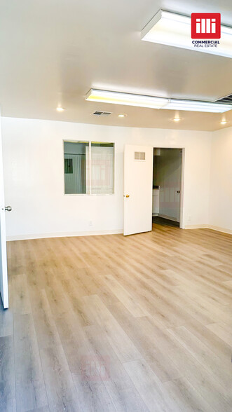 8444-8448 Reseda Blvd, Northridge, CA en alquiler - Foto del interior - Imagen 3 de 10