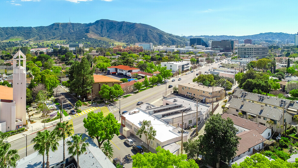 2101 W Olive Ave, Burbank, CA en venta - Vista aérea - Imagen 2 de 12