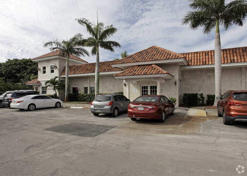 555 S Pompano Pky, Pompano Beach, FL en alquiler - Foto del edificio - Imagen 3 de 14