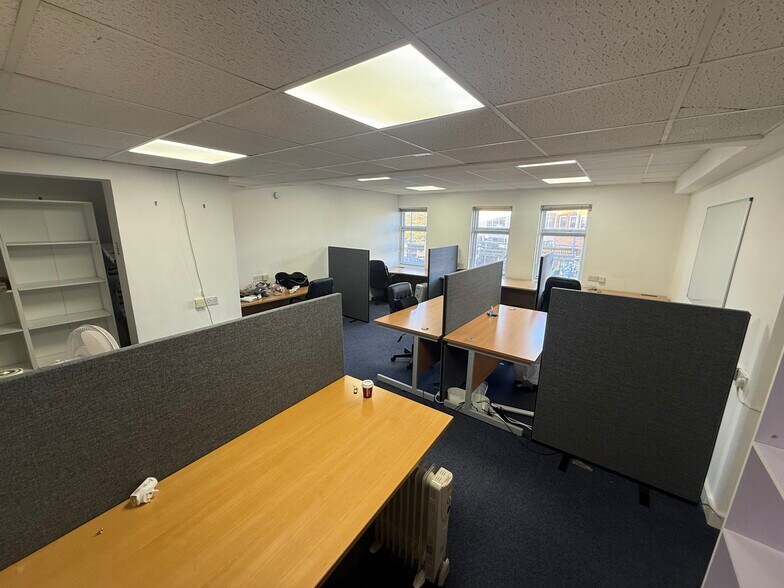 41 Darkes Ln, Potters Bar en venta - Foto del edificio - Imagen 3 de 5