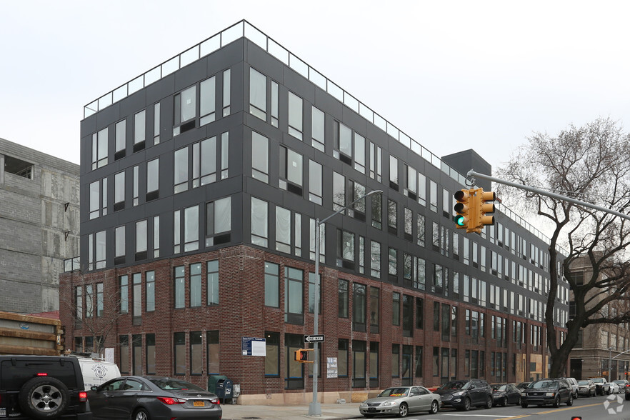 33-01 38th Ave, Long Island City, NY en alquiler - Foto del edificio - Imagen 2 de 4