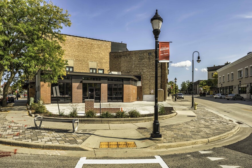 344 W Broadway, Waukesha, WI en alquiler - Foto del edificio - Imagen 1 de 5