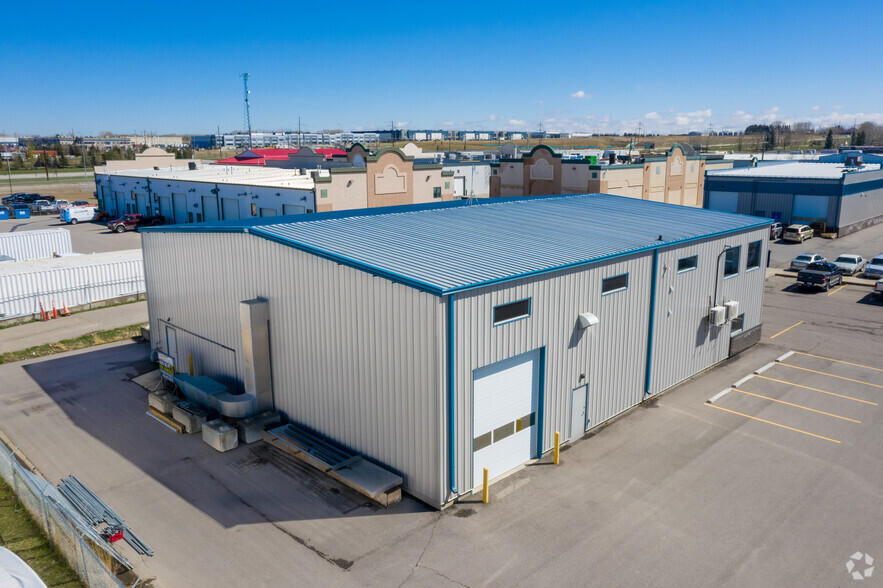 145 East Lake Blvd NE, Airdrie, AB en venta - Foto del edificio - Imagen 3 de 11