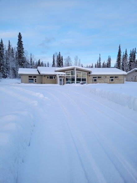 1744 Farmers Loop Rd, Fairbanks, AK en venta - Foto del edificio - Imagen 1 de 25