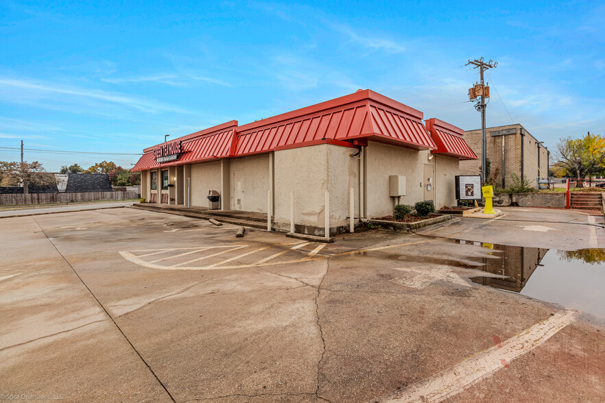 645 Harwood Rd, Bedford, TX en venta - Foto del edificio - Imagen 3 de 36