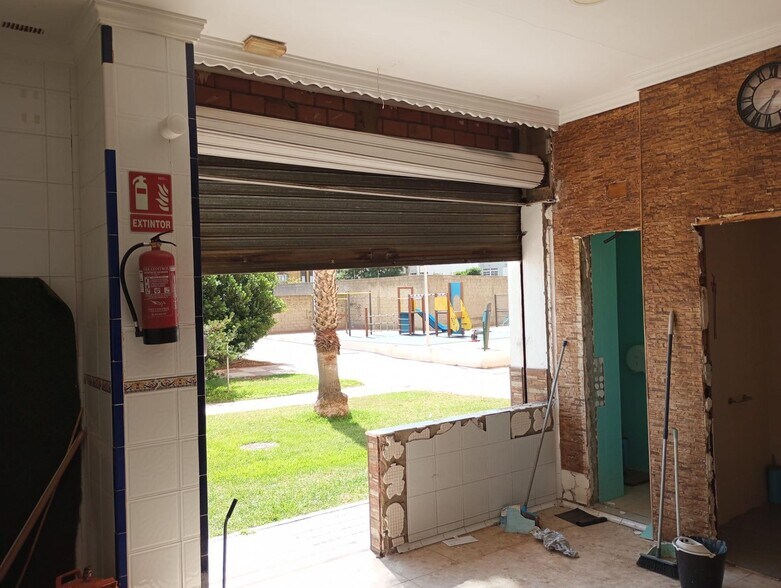 Local en La Línea de la Concepción, Cádiz en venta - Foto del edificio - Imagen 2 de 16