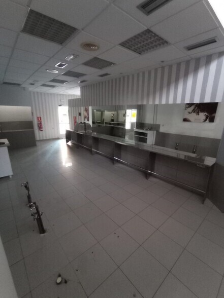 Local en Cáceres en venta - Foto del edificio - Imagen 3 de 12