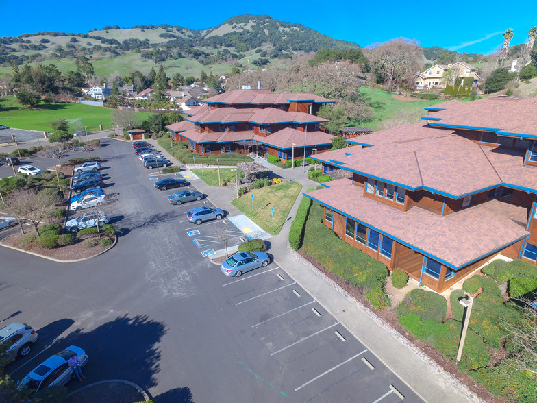 505 San Marin Dr, Novato, CA en alquiler - Foto del edificio - Imagen 2 de 16