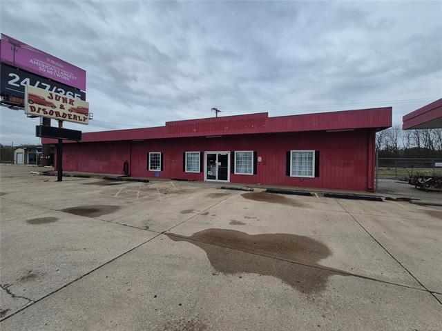 401 S Chouteau Ave, Chouteau, OK en venta - Foto del edificio - Imagen 1 de 11