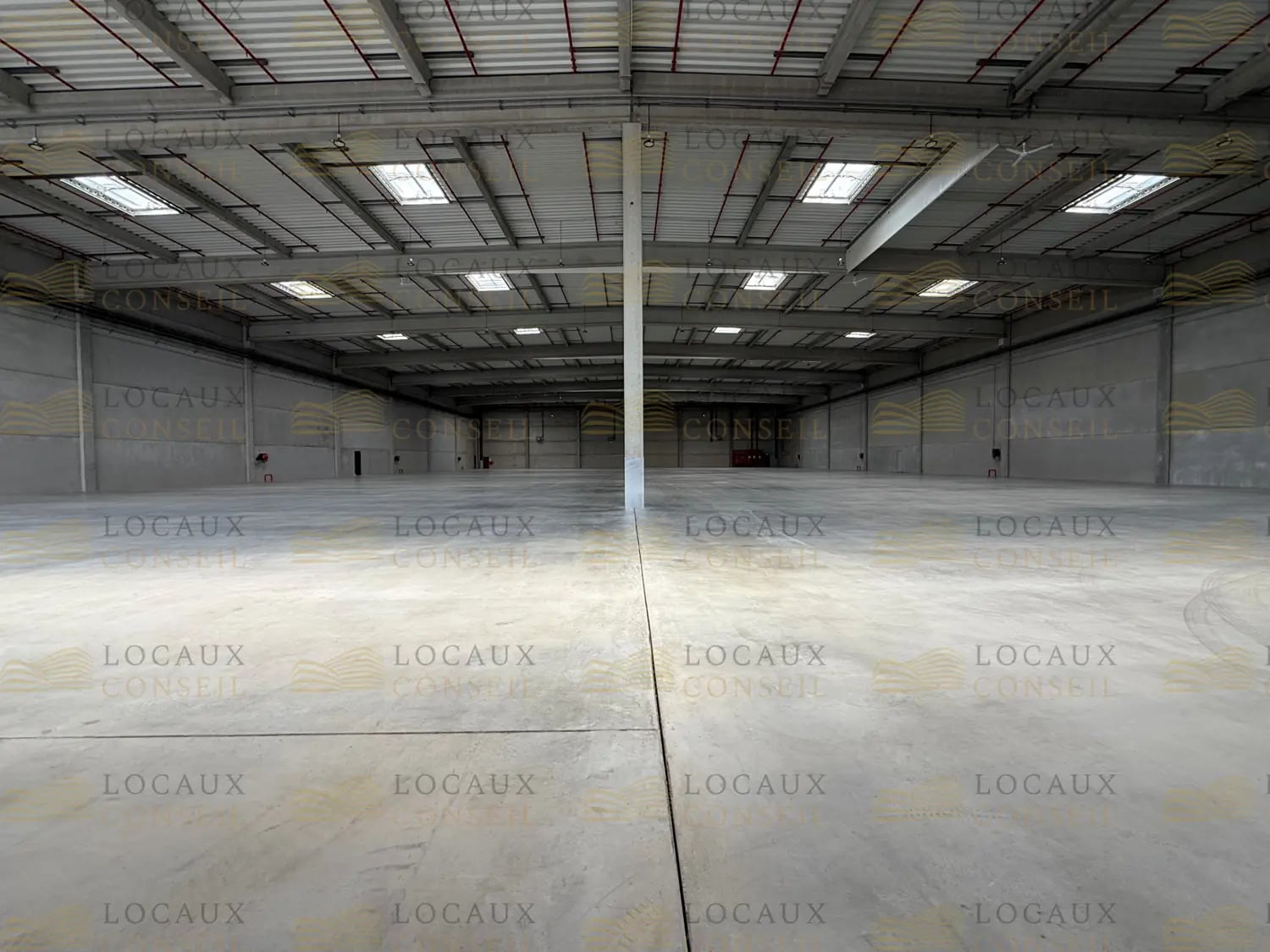 Nave en Le Thillay en alquiler Foto del interior- Imagen 1 de 4