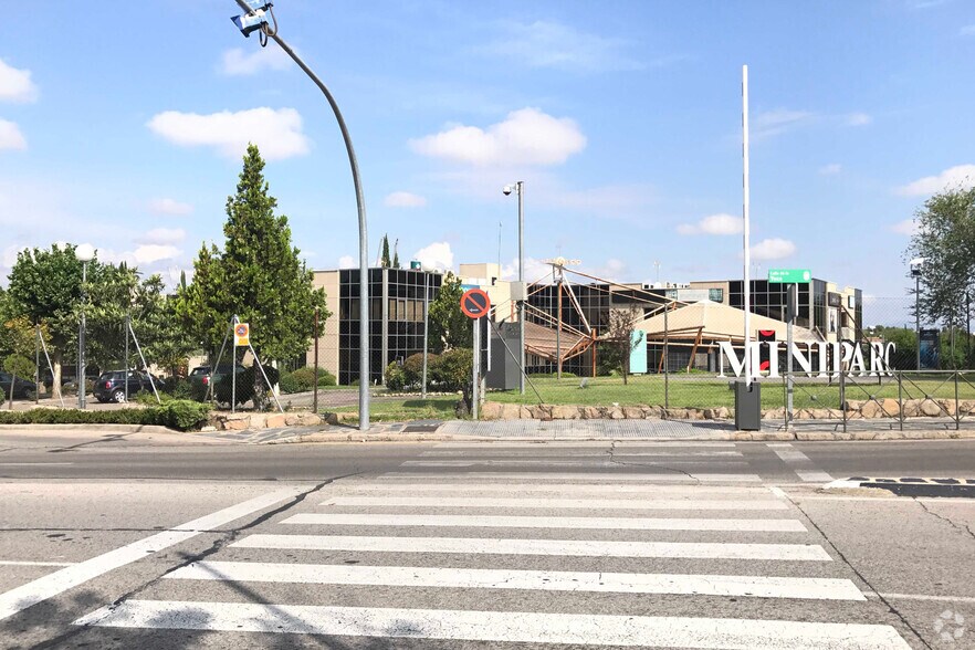 Calle Azalea, 1, Alcobendas, Madrid en alquiler - Foto del edificio - Imagen 2 de 9