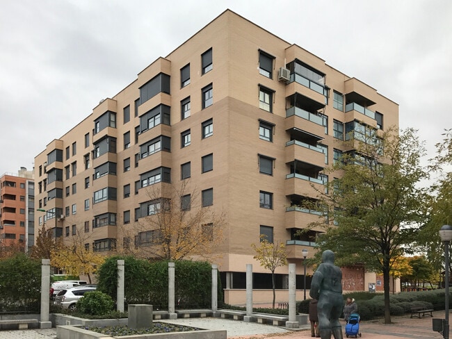 Más detalles de Plaza del Mar Caspio, 1, Coslada - Edificio residencial​ en venta