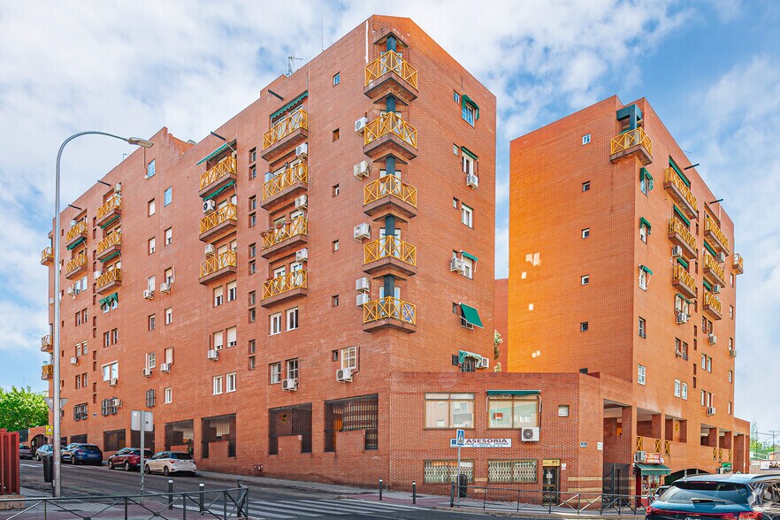 Edificio residencial en Madrid, Madrid en venta - Foto del edificio - Imagen 1 de 1