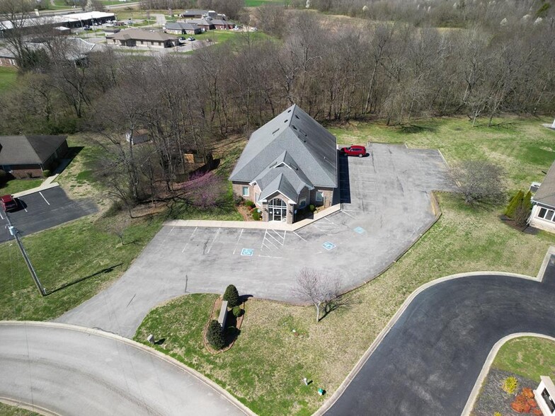 315 Cool Water Ct, Hopkinsville, KY en venta - Foto del edificio - Imagen 2 de 31