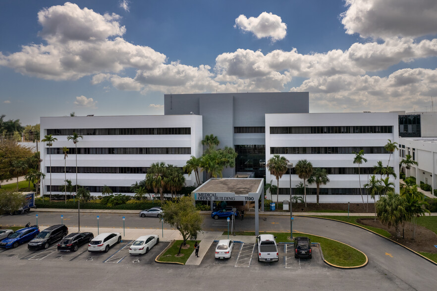 1190 NW 95th St, Miami, FL en alquiler - Foto del edificio - Imagen 1 de 4