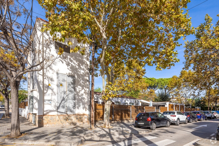 Local en Castelldefels, Barcelona en venta - Foto del edificio - Imagen 3 de 8