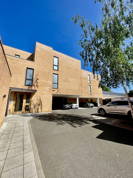 121 Sandycombe Rd, Richmond en venta - Foto del edificio - Imagen 1 de 9