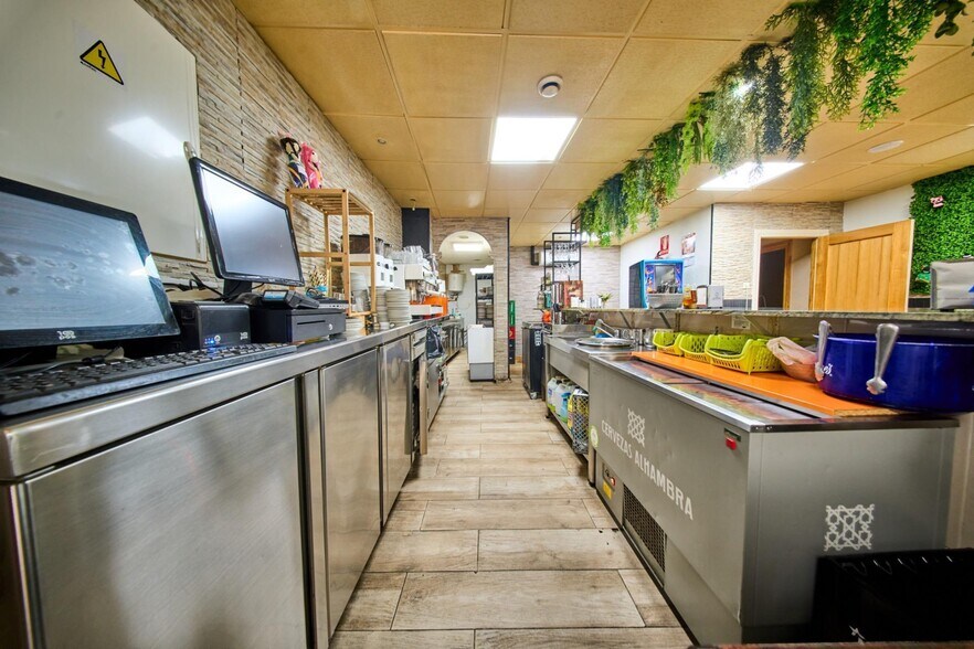 Local en Las Gabias, Granada en alquiler - Foto del edificio - Imagen 2 de 43