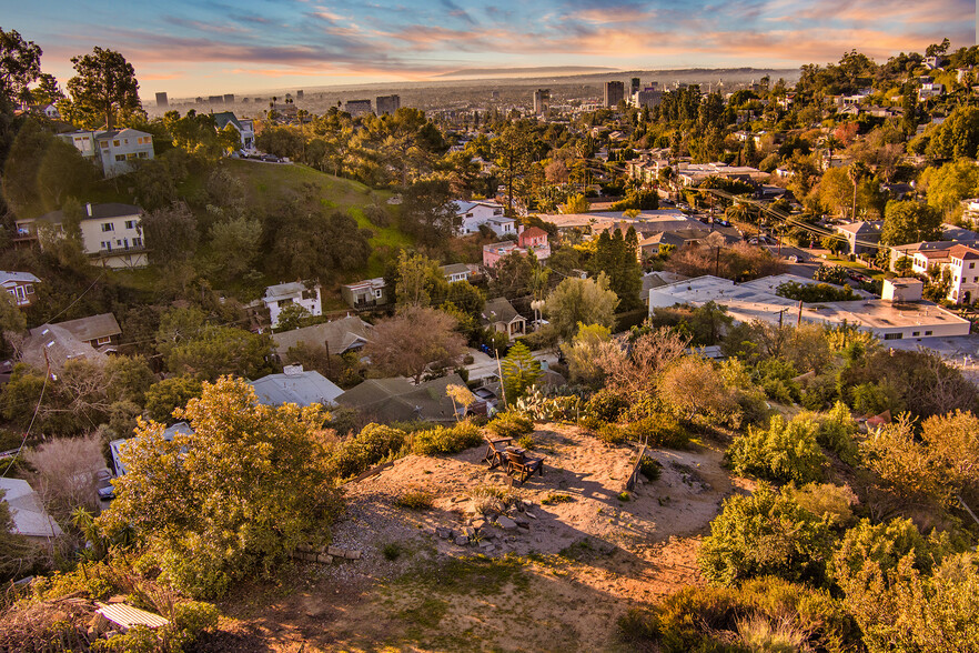 2561 Glen Green St, Los Angeles, CA en venta - Foto del edificio - Imagen 3 de 12