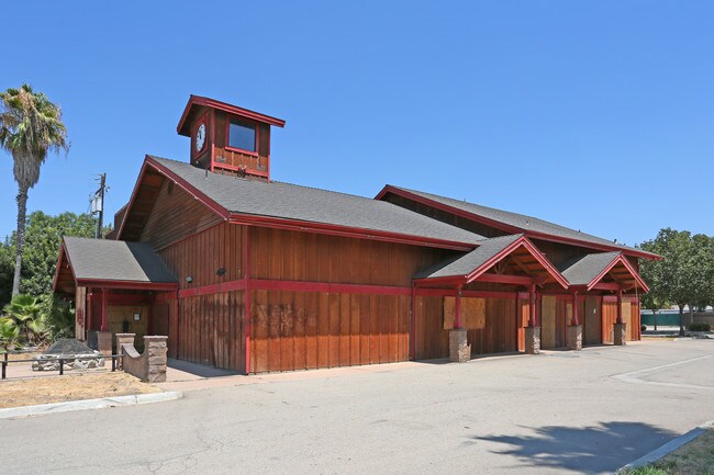 Más detalles de 6100 S Mooney Blvd, Visalia, CA - Local en alquiler