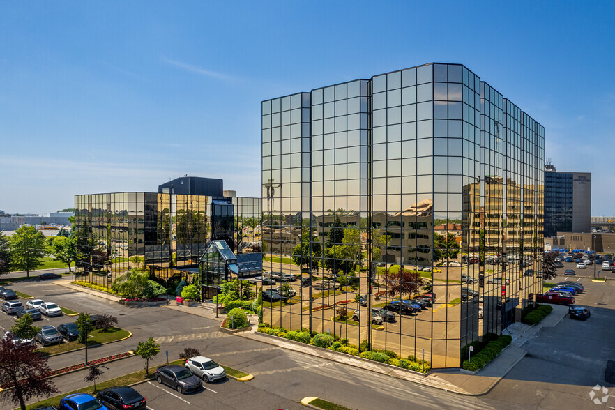 1 Av Holiday, Pointe-claire, QC en alquiler - Foto del edificio - Imagen 1 de 5