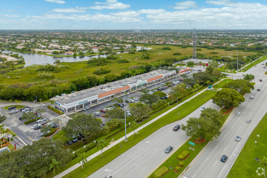 17007-17061 Pines Blvd, Pembroke Pines, FL en alquiler - Foto principal - Imagen 1 de 5