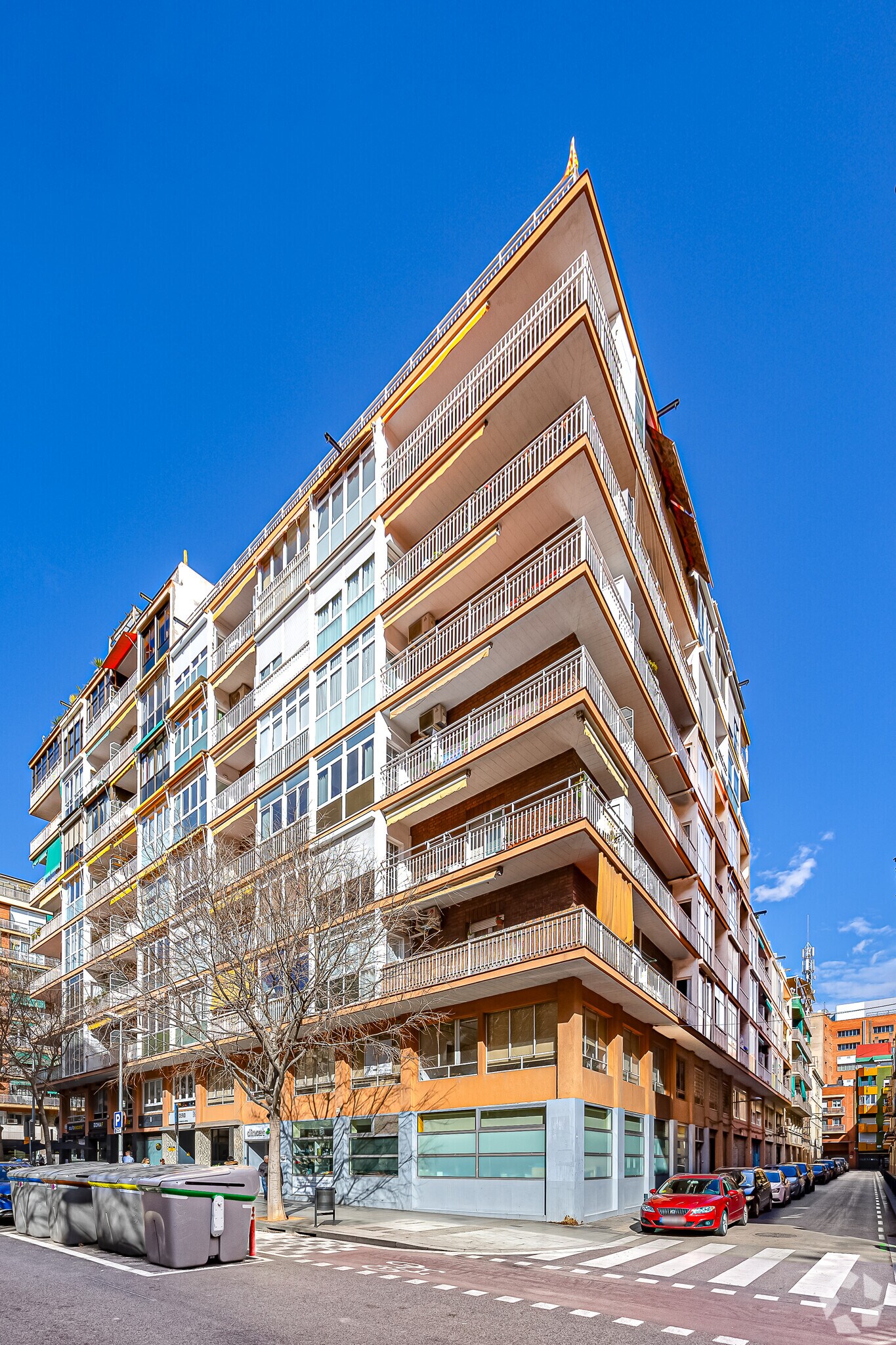 Edificios residenciales en Barcelona, BAR en venta Foto principal- Imagen 1 de 2