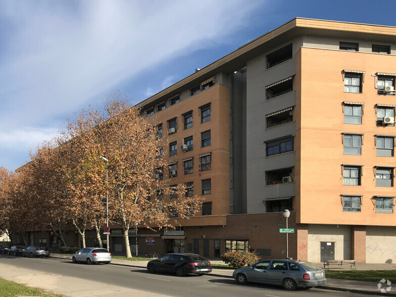 Avenida Constitución, 38, Coslada, Madrid en venta - Foto del edificio - Imagen 3 de 36