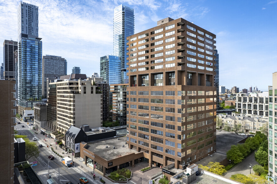 920 Yonge St, Toronto, ON en venta - Foto del edificio - Imagen 2 de 21