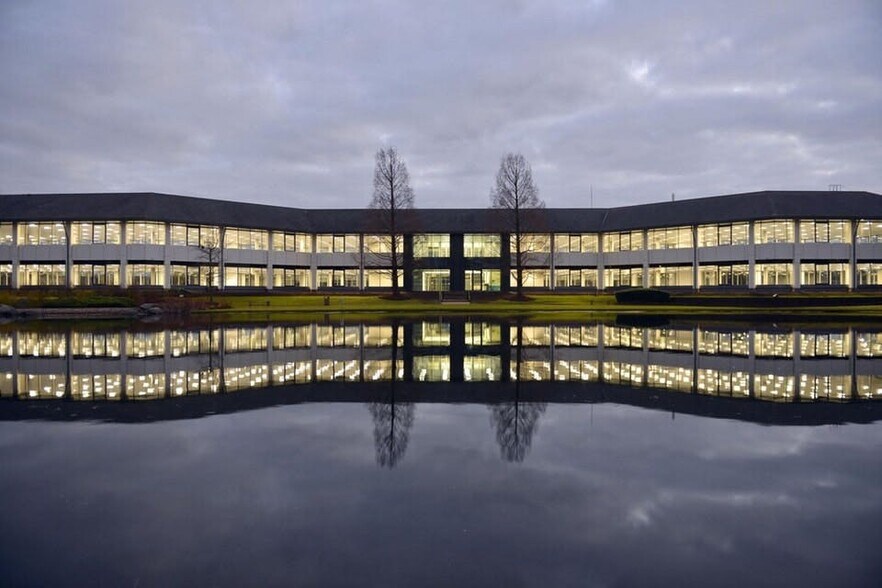 Waterside Dr, Reading en alquiler - Foto del edificio - Imagen 1 de 9