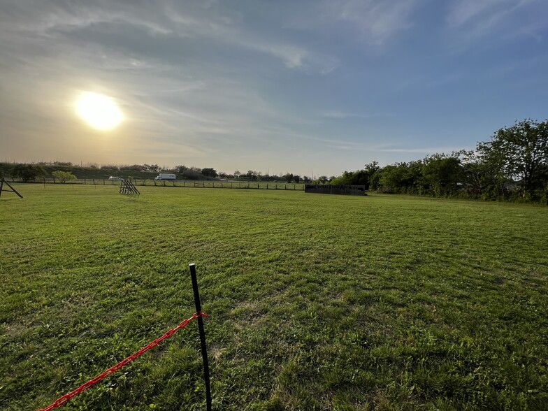 5400 E. Howard Ln, Manor, TX en venta - Foto del edificio - Imagen 3 de 5