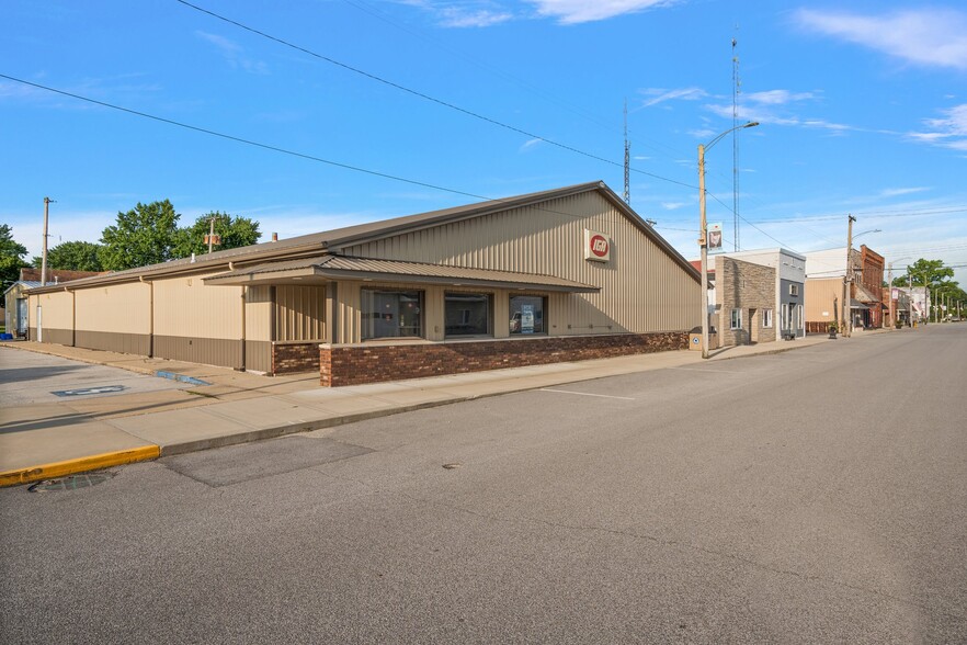 101 S Brooks St, Francesville, IN en venta - Foto del edificio - Imagen 2 de 11