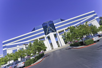 303 Twin Dolphin Dr, Redwood City, CA en alquiler Otros- Imagen 2 de 7