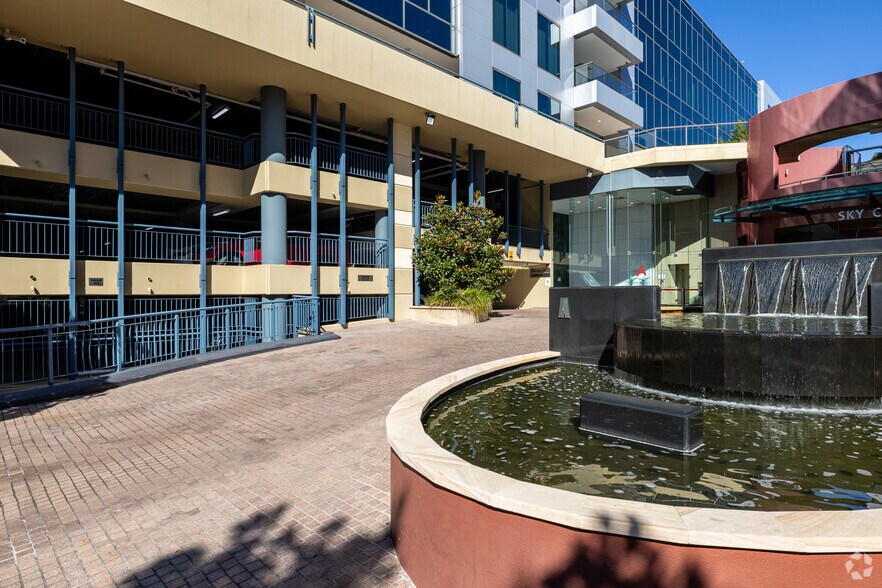 20 Lexington Dr, Bella Vista en venta - Foto del edificio - Imagen 3 de 5