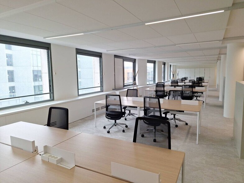 19-27 Rue Camille Desmoulins, Issy-les-Moulineaux en alquiler - Foto del edificio - Imagen 3 de 9