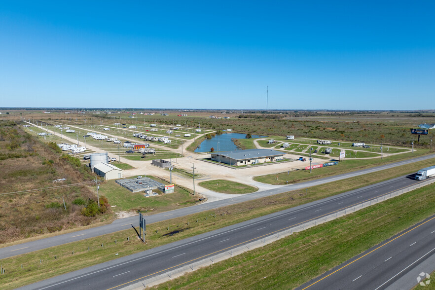 20500 N Frontage Rd, Iowa, LA en venta - Foto del edificio - Imagen 1 de 17