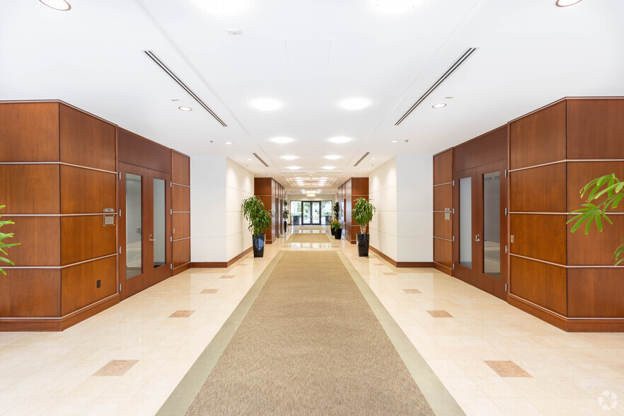 1550 Sawgrass Corporate Pky, Sunrise, FL en alquiler - Lobby - Imagen 3 de 7