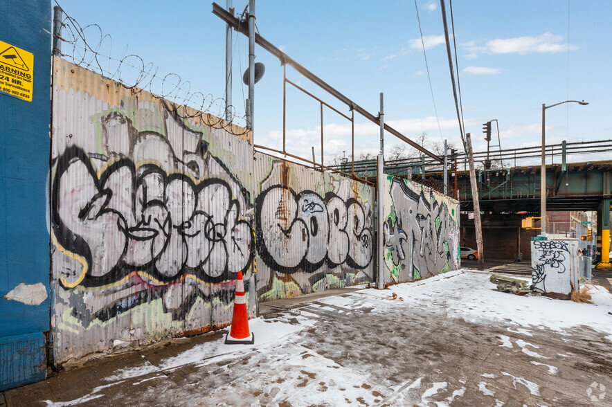 575 Westchester Ave, Bronx, NY en alquiler - Foto del edificio - Imagen 2 de 4