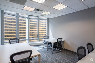 1325 Avenue of the Americas, New York, NY en alquiler Foto del edificio- Imagen 2 de 3