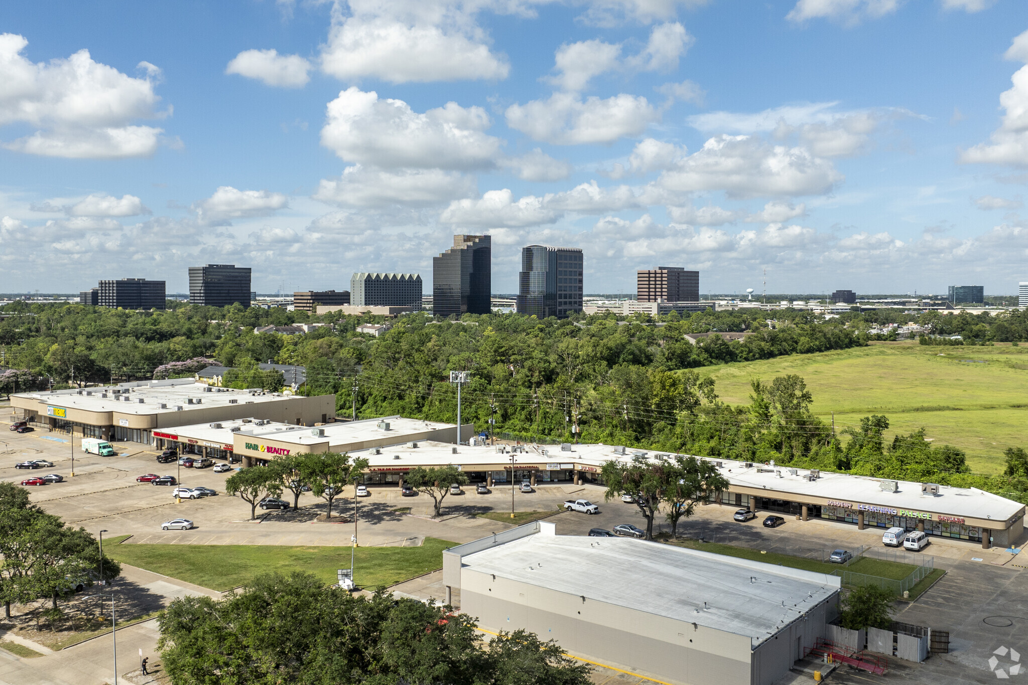 17503-17587 Imperial Valley Dr, Houston, TX en alquiler Foto del edificio- Imagen 1 de 29