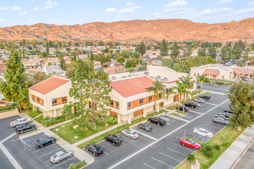 5775 E Los Angeles Ave, Simi Valley, CA en alquiler - Foto del edificio - Imagen 1 de 5