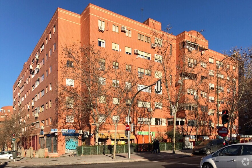 Avenida Pablo Neruda, Madrid, Madrid en venta - Foto del edificio - Imagen 2 de 2