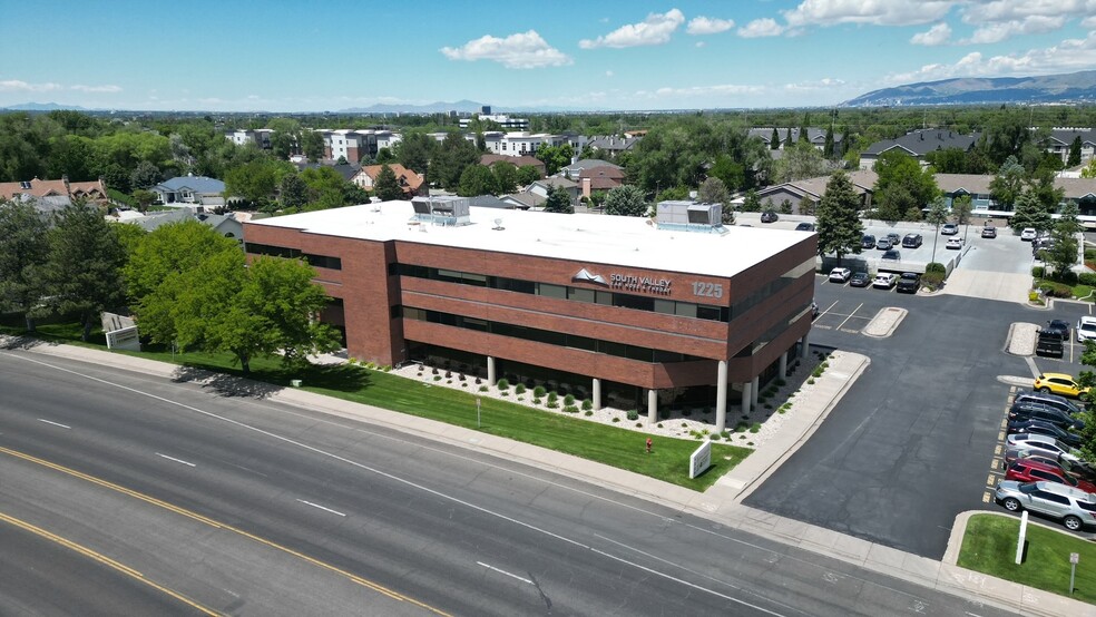 1225 E Fort Union Blvd, Cottonwood Heights, UT en alquiler - Foto del edificio - Imagen 2 de 17